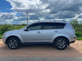 2008 Mitsubishi Outlander II, серебристый, 850000 рублей, вид 2