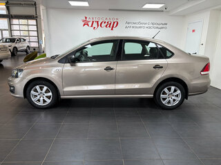 2016 Volkswagen Polo V Рестайлинг, бежевый, 1088000 рублей, вид 4