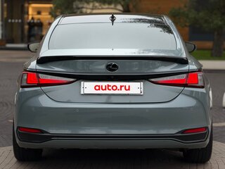 2021 Lexus ES 250 VII Рестайлинг, белый, 3490000 рублей, вид 4
