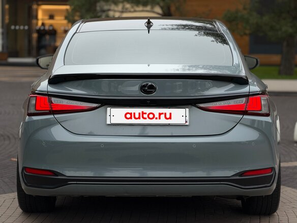 2021 Lexus ES 250 VII Рестайлинг, белый, 3490000 рублей - вид 3