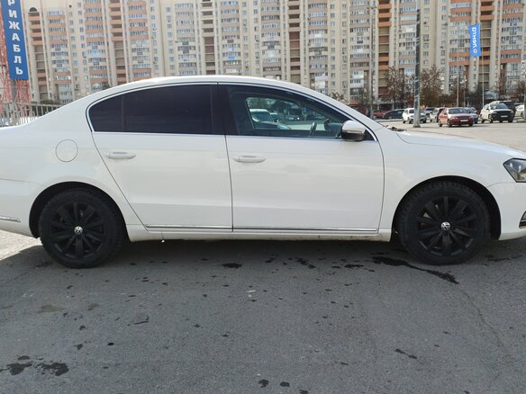 2012 Volkswagen Passat B7, белый - вид 2