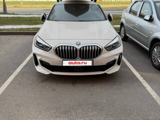 2020 BMW 1 серии 118i III (F40), белый, 2350000 рублей, вид 1