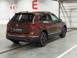2021 Volkswagen Tiguan II Рестайлинг, коричневый, 2400000 рублей, вид 5