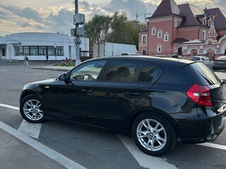 2009 BMW 1 серии 116i I (E81/E82/E87/E88) Рестайлинг, чёрный, 750000 рублей, вид 5