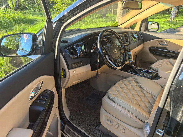 2019 Kia Carnival III, чёрный, 3050000 рублей - вид 17