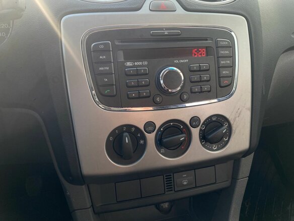 2011 Ford Focus II Рестайлинг, серебристый - вид 13