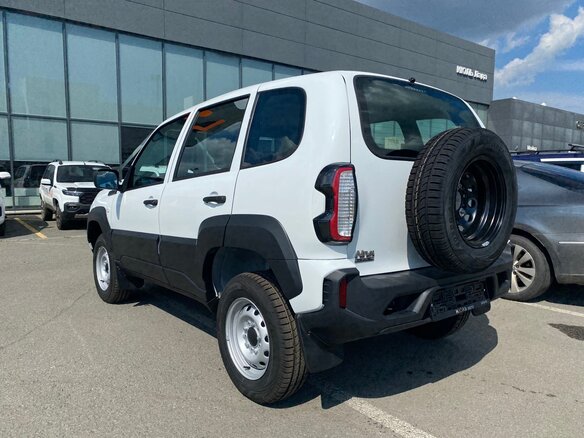 2026 Lada (ВАЗ) Niva Travel I Рестайлинг, белый - вид 9