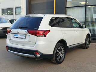 2015 Mitsubishi Outlander III Рестайлинг 2, белый, 1775000 рублей, вид 5