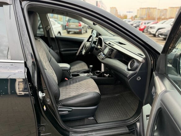 2018 Toyota RAV4 IV (XA40) Рестайлинг, чёрный, 2900000 рублей - вид 8