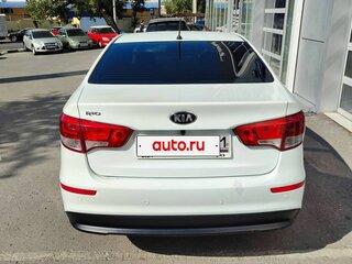 2015 Kia Rio 6-speed III, белый, 930000 рублей, вид 5