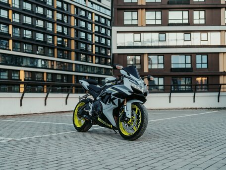 2008 Suzuki GSX-R 600, серебристый, 790000 рублей, вид 5