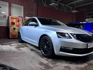 2020 Skoda Octavia III (A7) Рестайлинг, серебристый, 2500000 рублей, вид 1