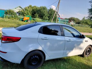 2016 Kia Rio III Рестайлинг, белый, 850000 рублей, вид 5