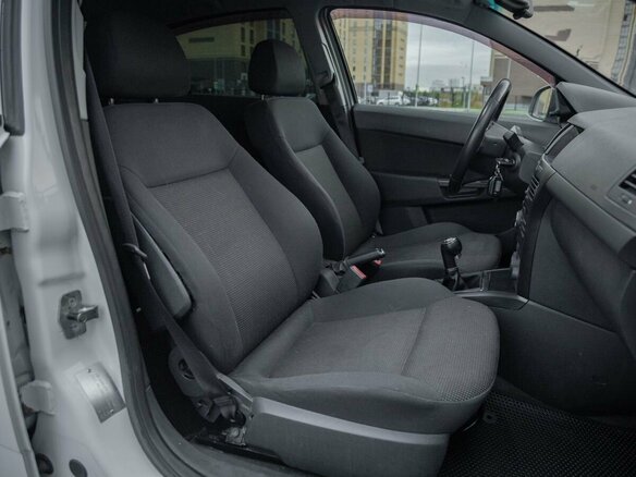2011 Opel Astra H Рестайлинг, белый, 470000 рублей - вид 4