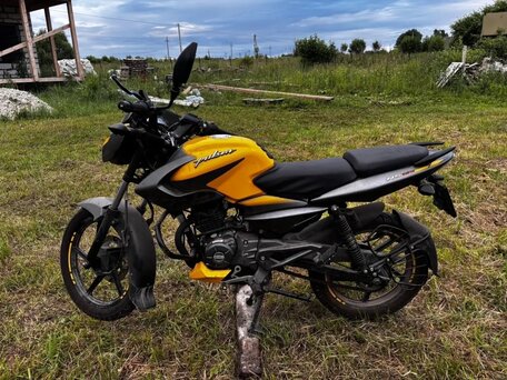 2021 Bajaj Pulsar 125, жёлтый, 150000 рублей, вид 2