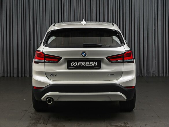 2021 BMW X1 18i sDrive II (F48) Рестайлинг, белый, 2999000 рублей - вид 3