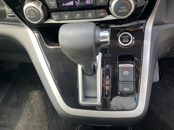2021 Nissan Serena S-Hybrid V (C27) Рестайлинг, белый - вид 10