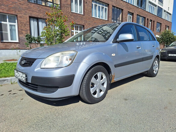 2005 Kia Rio II, серебристый, 430000 рублей - вид 2