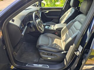 2018 Volkswagen Touareg III, синий, 4900000 рублей, вид 3
