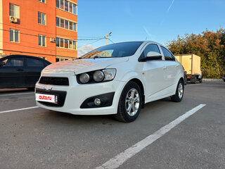 2013 Chevrolet Aveo II, белый, 620000 рублей, вид 1