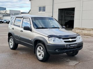 2016 Chevrolet Niva I Рестайлинг, коричневый, 630000 рублей, вид 3