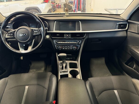 2018 Kia Optima IV Рестайлинг, белый, 1815000 рублей - вид 7