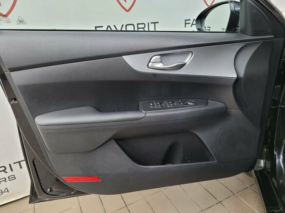 2022 Kia Cerato IV Рестайлинг, чёрный, 2174000 рублей - вид 7