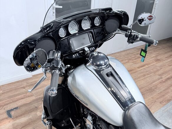 2015 Harley-Davidson Electra Glide, серебристый, 1399000 рублей - вид 18