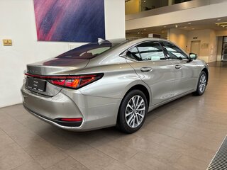 2025 Lexus ES 200 VII Рестайлинг 2, серый, 5750000 рублей, вид 3