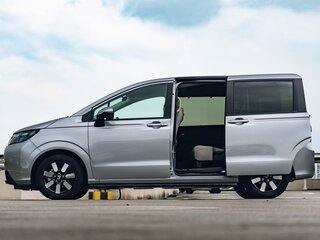 2025 Honda Freed Air III, серебристый, 1890000 рублей, вид 4