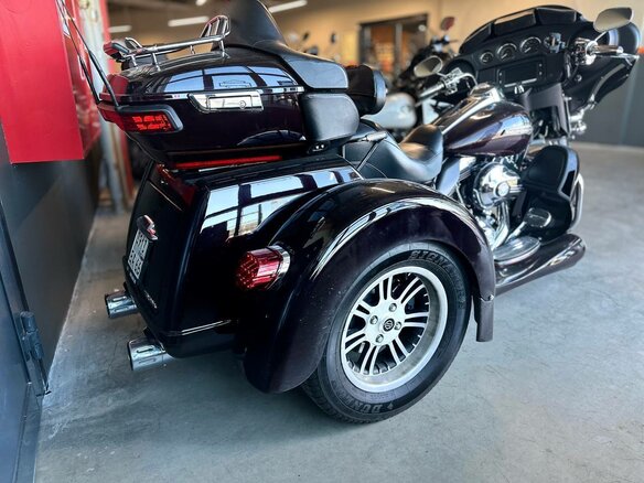 2014 Harley-Davidson Tri Glide, пурпурный, 2200000 рублей - вид 17