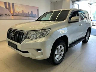 2022 Toyota Land Cruiser Prado 150 Series Рестайлинг 3, белый, 5850000 рублей, вид 1