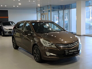 2015 Hyundai Solaris I Рестайлинг, коричневый, 934000 рублей, вид 3