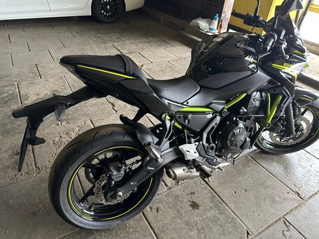 2022 Kawasaki Z 650, чёрный, 760000 рублей, вид 5