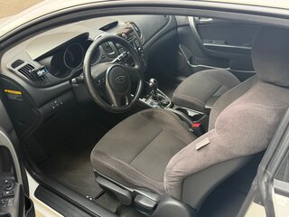 2011 Kia Cerato Koup II, белый, 950000 рублей, вид 4