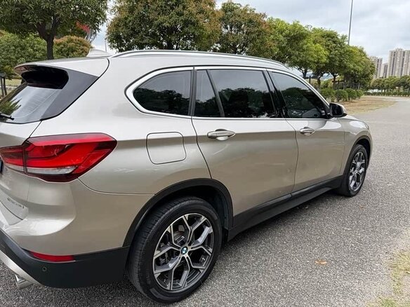 2022 BMW X1 Long 20Li sDrive II (F48) Рестайлинг, бежевый, 1830000 рублей - вид 3