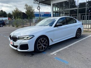 2022 BMW 5 серии 530i xDrive VII (G30/G31/G38) Рестайлинг, белый, 4950000 рублей, вид 2