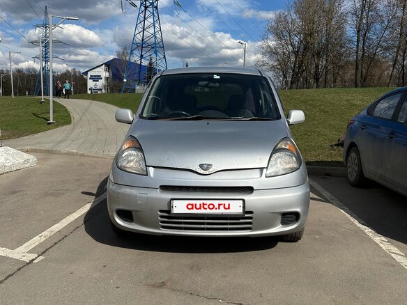2001 Toyota FunCargo, серебристый - вид 2