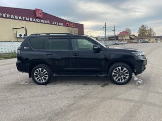 2021 Toyota Land Cruiser Prado 150 Series Рестайлинг 3, чёрный, 4999999 рублей, вид 4