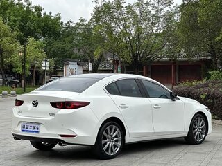 2022 Mazda 3 Axela IV (BP), белый, 1680000 рублей, вид 5