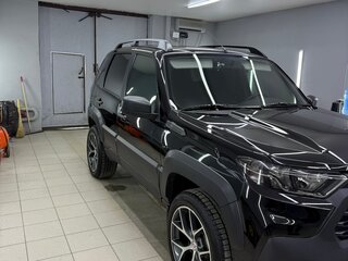 2023 Lada (ВАЗ) Niva Travel I, чёрный, 1350000 рублей, вид 2