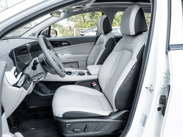 2026 Kia Sportage V Рестайлинг, белый, 3832500 рублей - вид 9