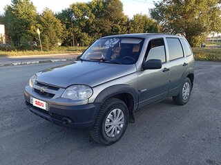 2013 Chevrolet Niva I Рестайлинг, серебристый, 450000 рублей, вид 1