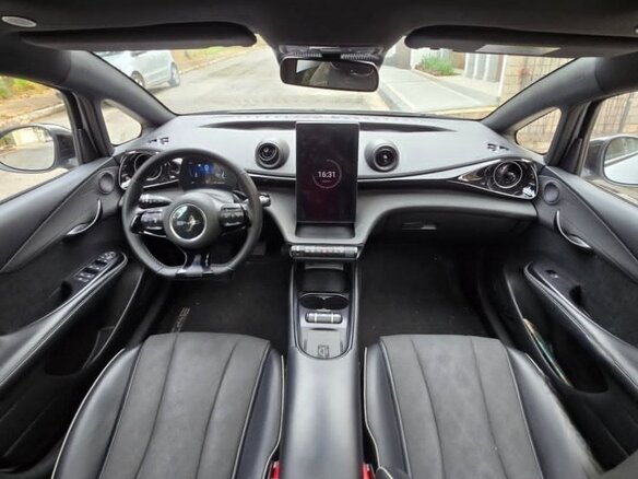 2024 BYD Dolphin 44.9 kWh I, серебристый, 1585000 рублей - вид 9
