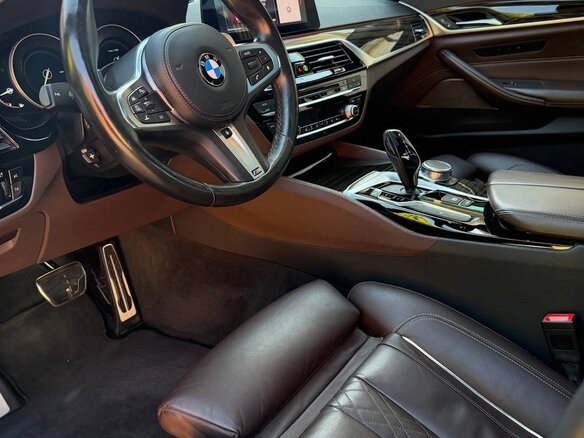 2019 BMW 5 серии 540i xDrive VII (G30/G31/G38), чёрный, 4600000 рублей - вид 6