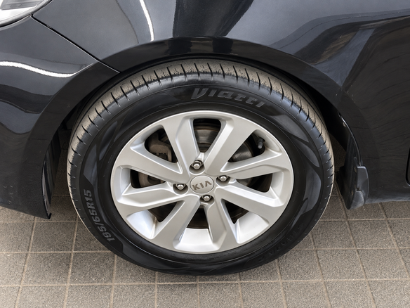 2015 Kia Rio III Рестайлинг, чёрный, 1075000 рублей - вид 15