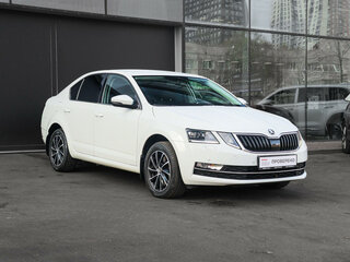 2019 Skoda Octavia III (A7) Рестайлинг, белый, 2400000 рублей, вид 3
