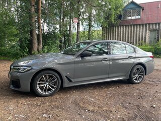 2021 BMW 5 серии 520d xDrive VII (G30/G31/G38) Рестайлинг, серый, 5200000 рублей, вид 3