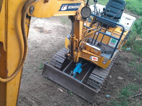 2003 Komatsu PC10, жёлтый, 700000 рублей, вид 2