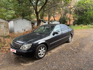1999 Mercedes-Benz S-Класс 320 IV (W220), чёрный, 430000 рублей, вид 1